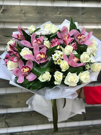Букет цветов из: Розы и Хризантемы в Бредах