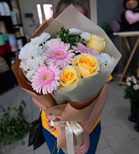Букет цветов из:  Герберы, Розы и Хризантемы в Бредах