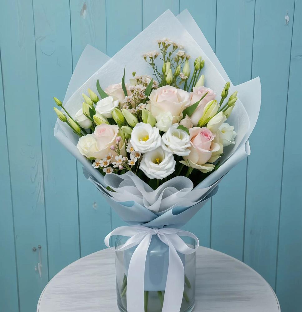 Букет цветов из: Розы и Лизиантусы в Бредах