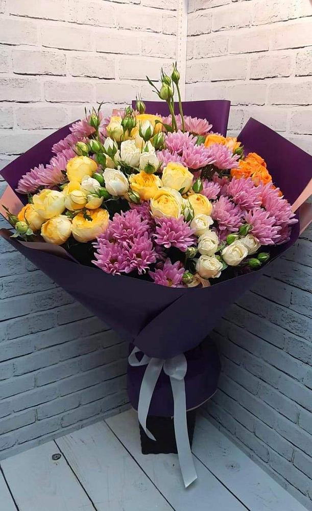 Букет цветов из: Хризантемы и Розы в Бредах