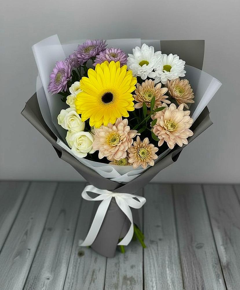 Букет цветов из: Розы, Герберы и Хризантемы в Бредах