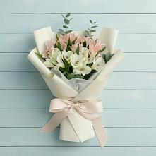 Букет цветов из:  Альстромерии в Бредах