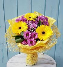 Букет цветов из:  Хризантемы и Герберы в Бредах