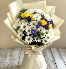 Букет цветов из:  Ирисы, Хризантемы и Розы #REPLACE_PRED# Бредах