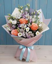 Букет цветов из:  Лизиантусы, Розы, Альстромерии и Гипсофила в Бредах