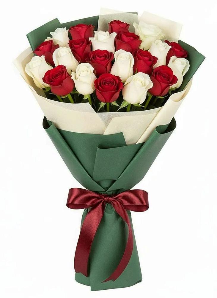 Букет Микс из красных и белых роз в Бредах