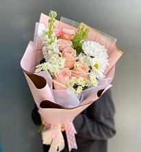 Букет цветов из:  Хризантемы и Розы в Бредах