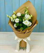 Букет цветов из:  Хризантемы и Лизиантусы #REPLACE_PRED# Бредах