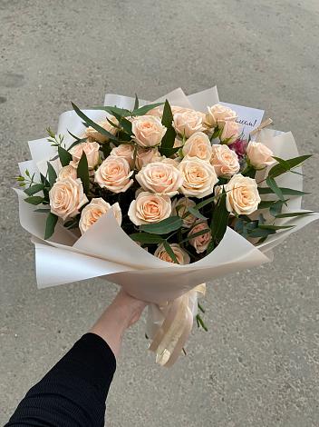 Букет Кремовые розы Латте в Бредах