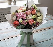 Букет цветов из:  Розы, Лизиантусы и Гвоздики в Бредах