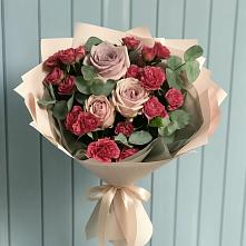 Букет цветов из:  Гвоздики и Розы в Бредах