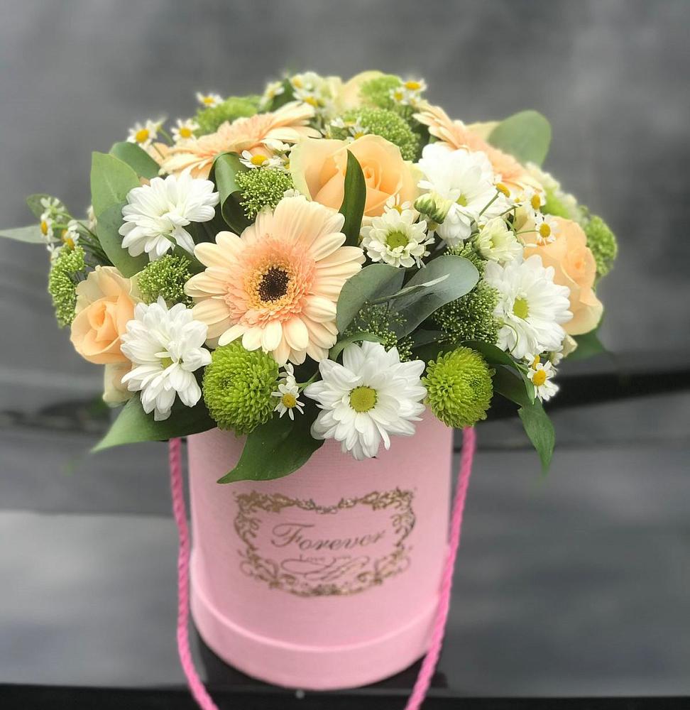 Цветочная композиция из Розы, Герберы и Хризантемы в шляпной коробке в Бредах