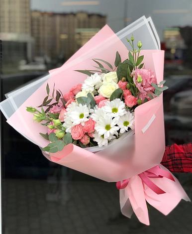 Букет цветов из: Розы, Лизиантусы и Хризантемы в Бредах